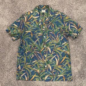 J. Crew Men’s Small Tiki Bamboo Button down Shirt